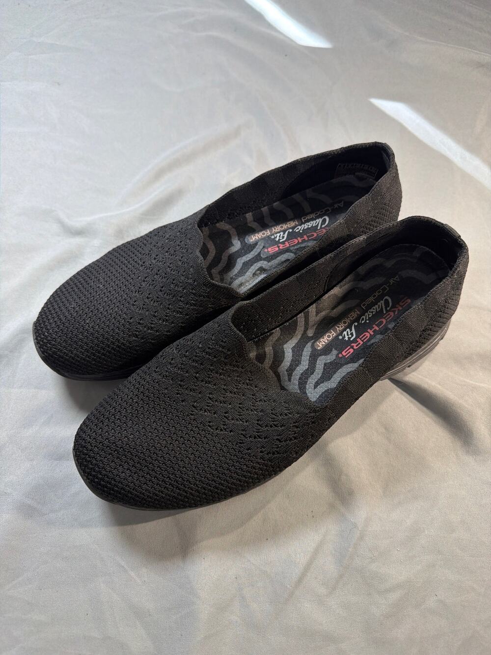 Skechers Classic fit air cooled memory foam slip on shoes size 8